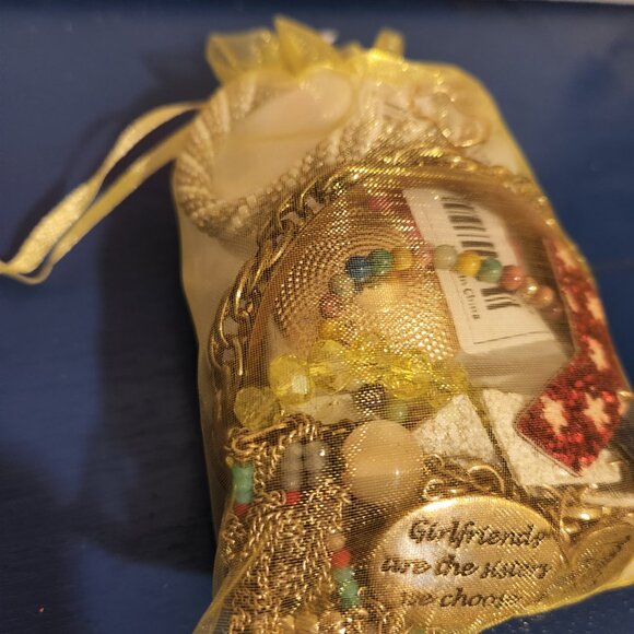 Mystery Jewelry drawstring bag 15+ wearable items| No broken pieces| Gold Tone - Picture 5 of 6
